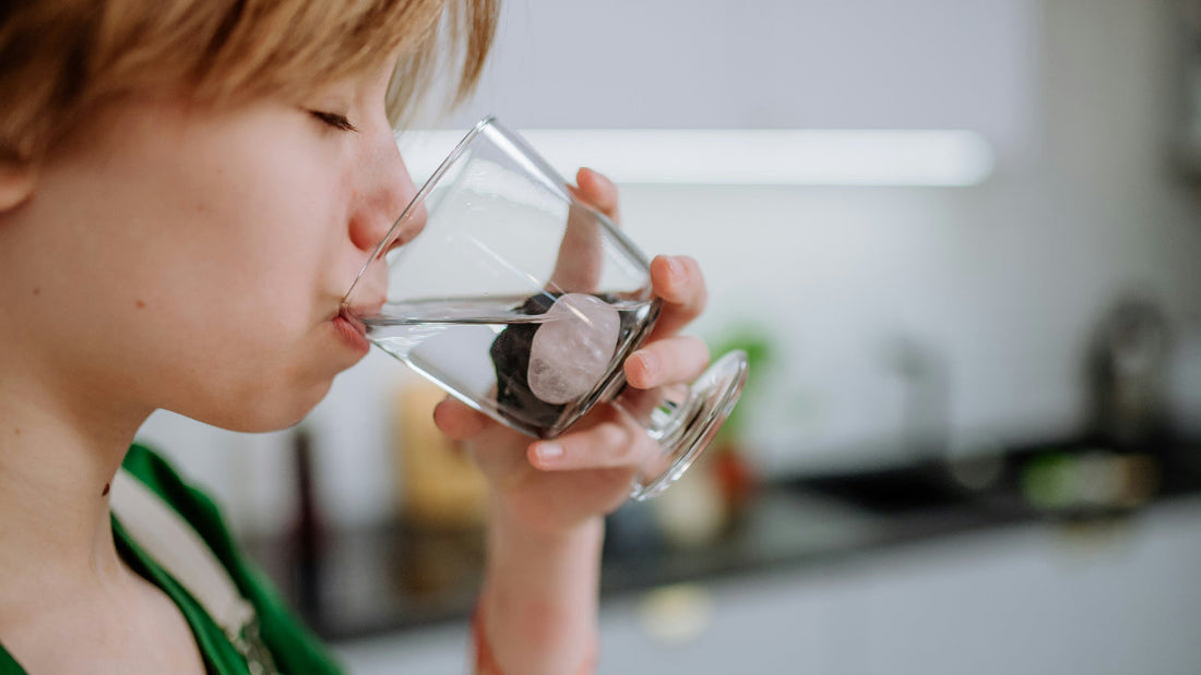 Edelsteinwasser sicher selbst herstellen: Anleitung & Tipps