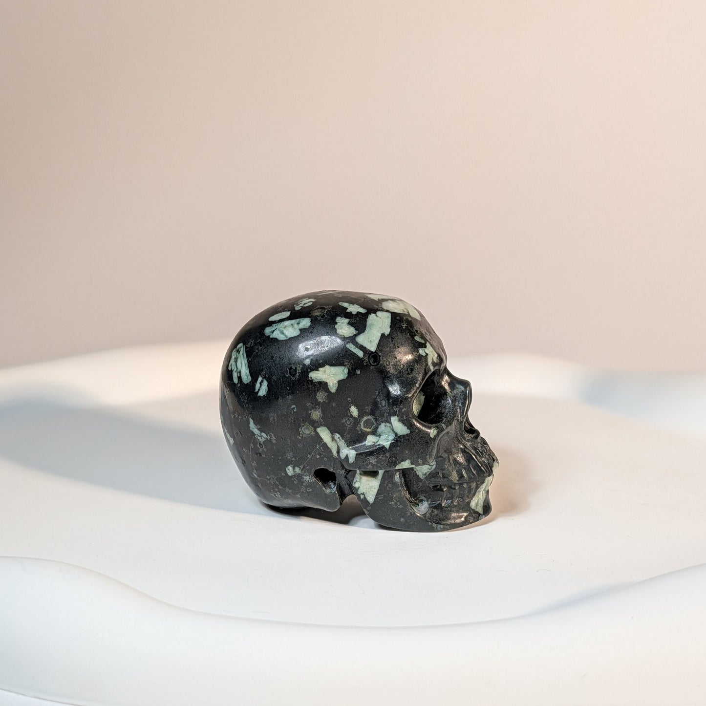 Kristallschädel Dracon Lakelandite Top