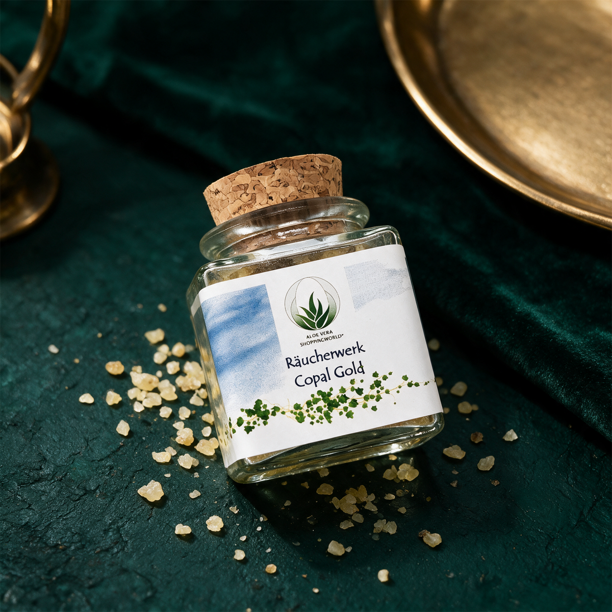 Räucherwerk "Copal Gold" Glas 50 ml – Anwendung vor tiefem Smaragdgrün