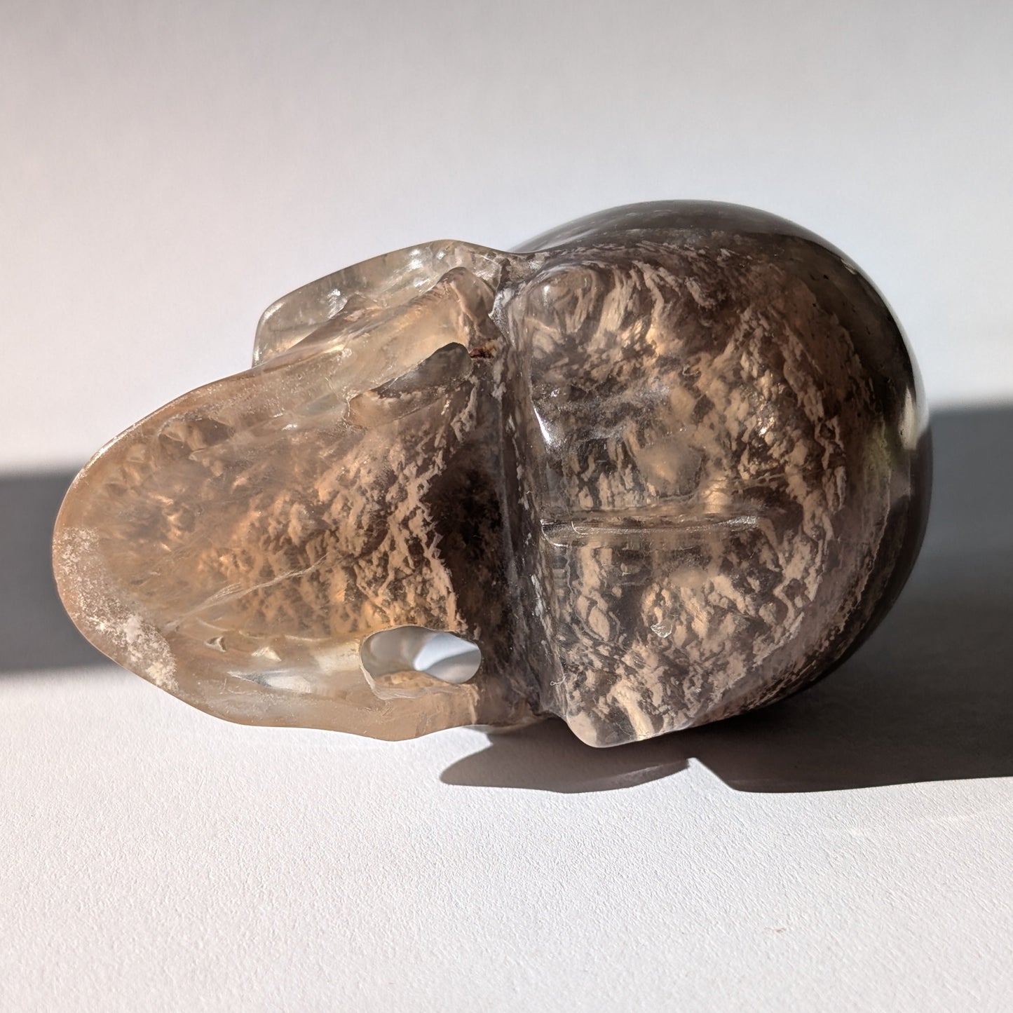 Kristallschädel "Seth" (500g) aus klar gebändertem Fluorit in Gelb, Violett und Klar.