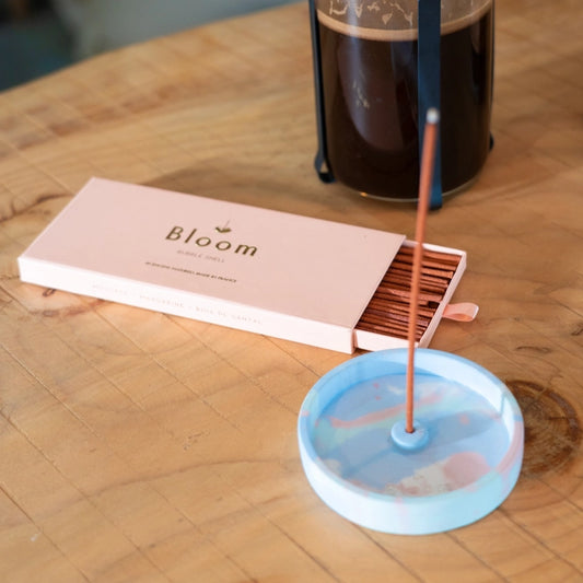 Bloom Weihrauchhalter aus Naturbeton handgefertigt in Frankreich