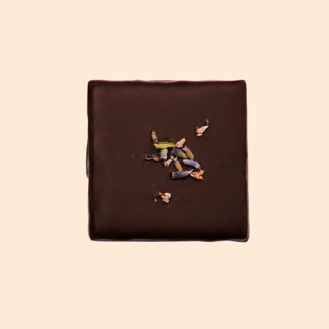 COSMIC DEALER Wild Lavendel & Macadamia Nussbutter Schokolade