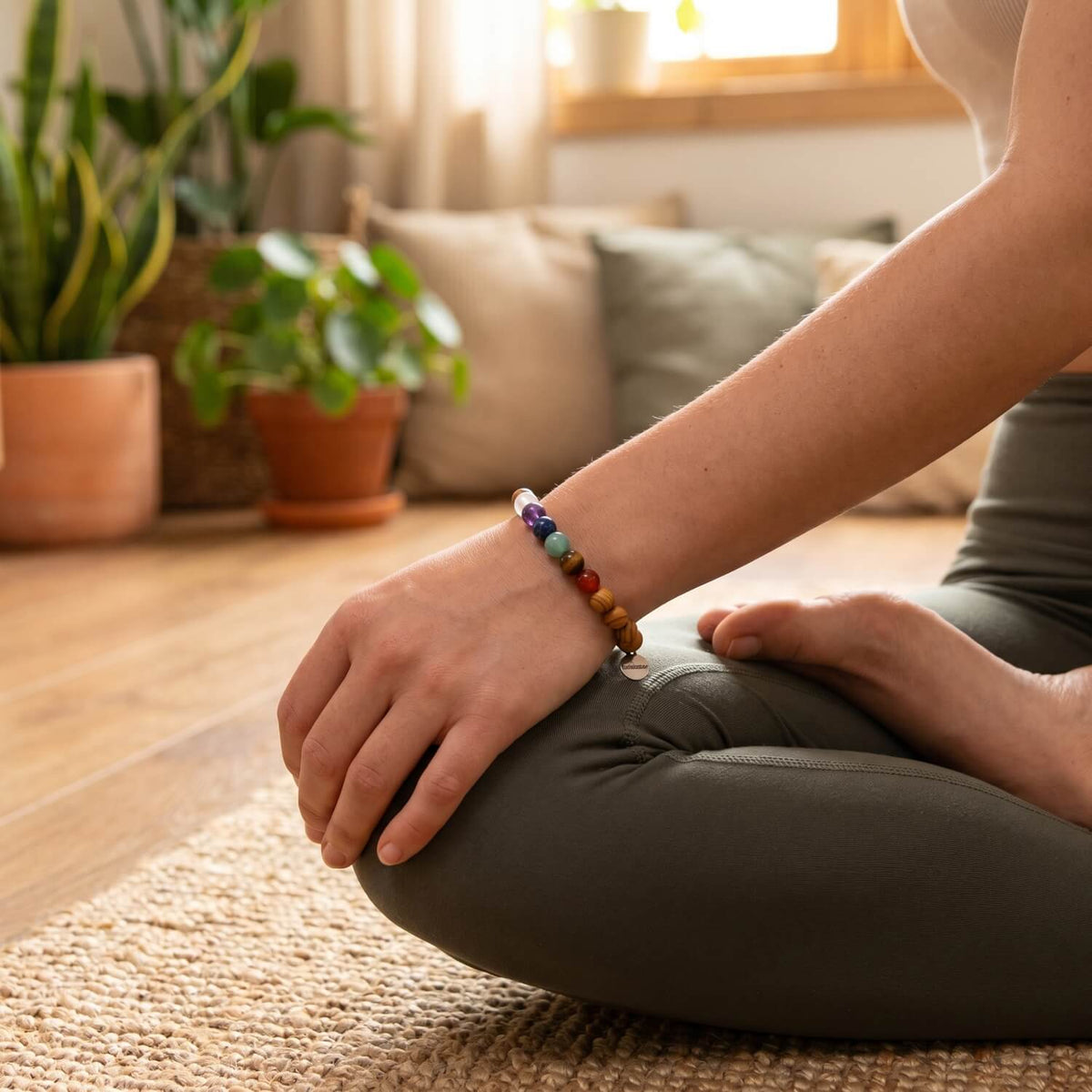 Chakra-Armband mit Granat, Karneol, Tigerauge und Amethyst