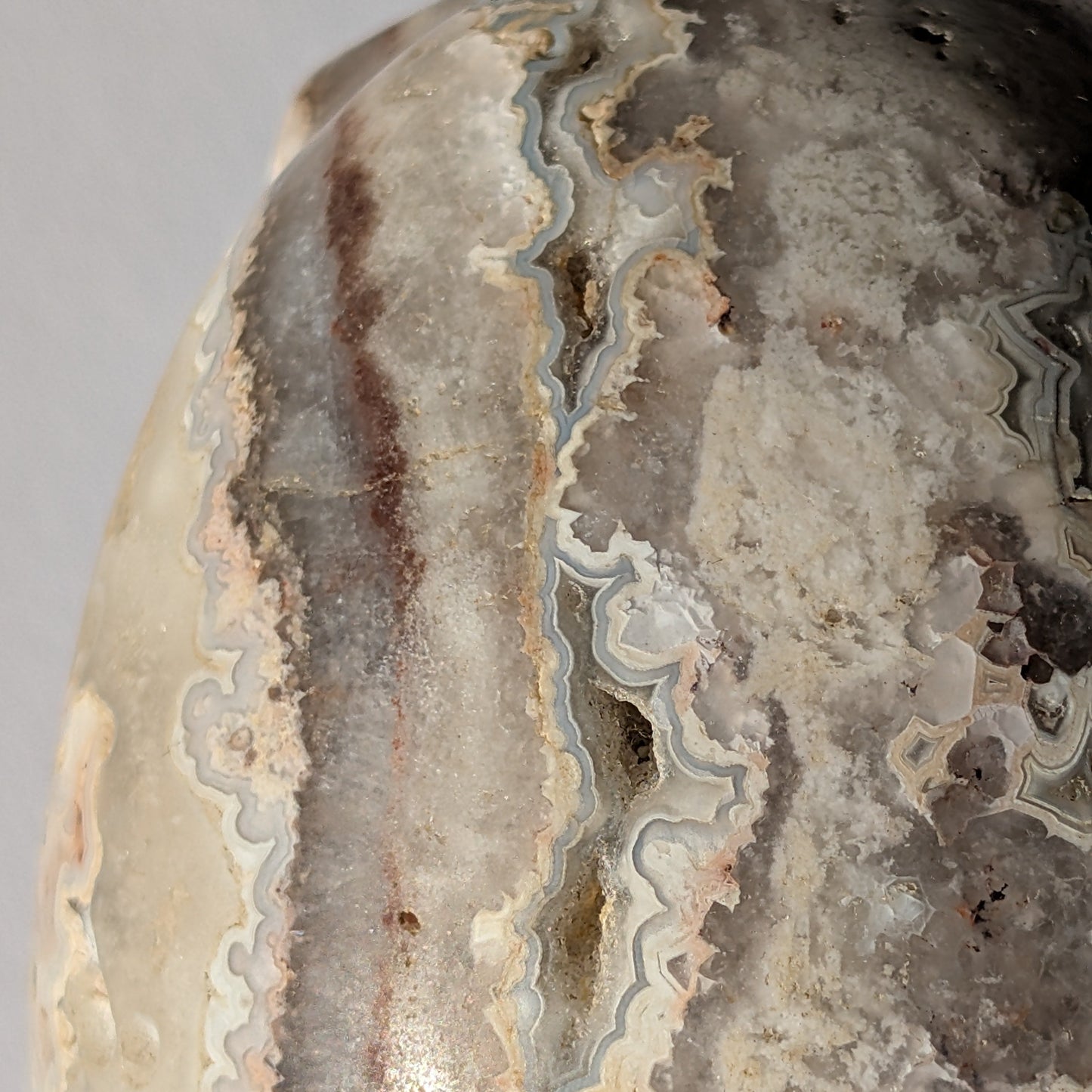 Großer Kristallschädel "Grulaman" (1.37kg) aus stark gemustertem Achat/Jaspis in Erdtönen.