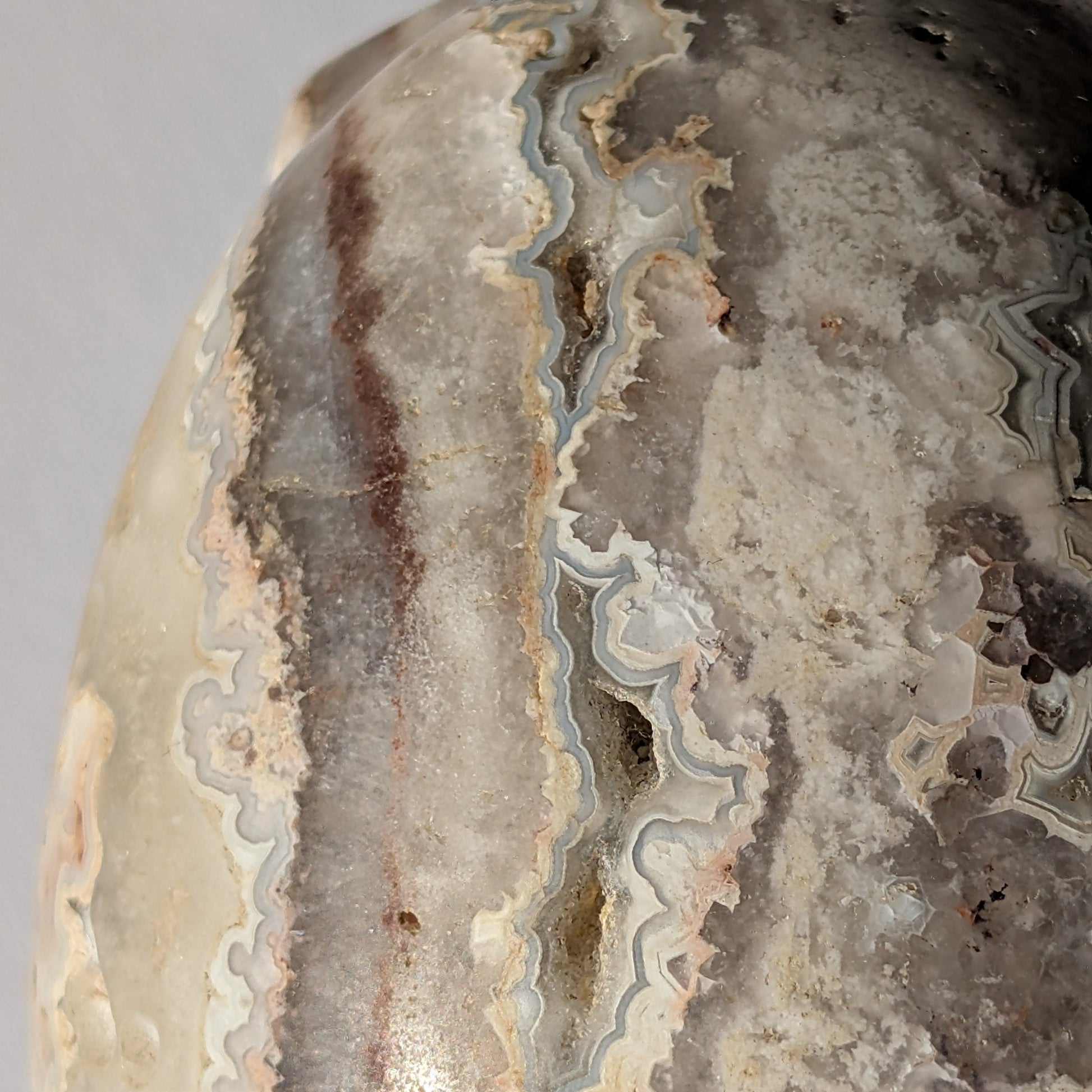 Großer Kristallschädel "Grulaman" (1.37kg) aus stark gemustertem Achat/Jaspis in Erdtönen.