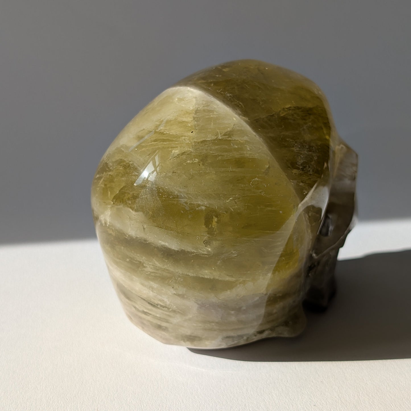 Großer Kristallschädel "Talia" (1.24kg) aus leuchtend goldgelbem Honigcalcit.