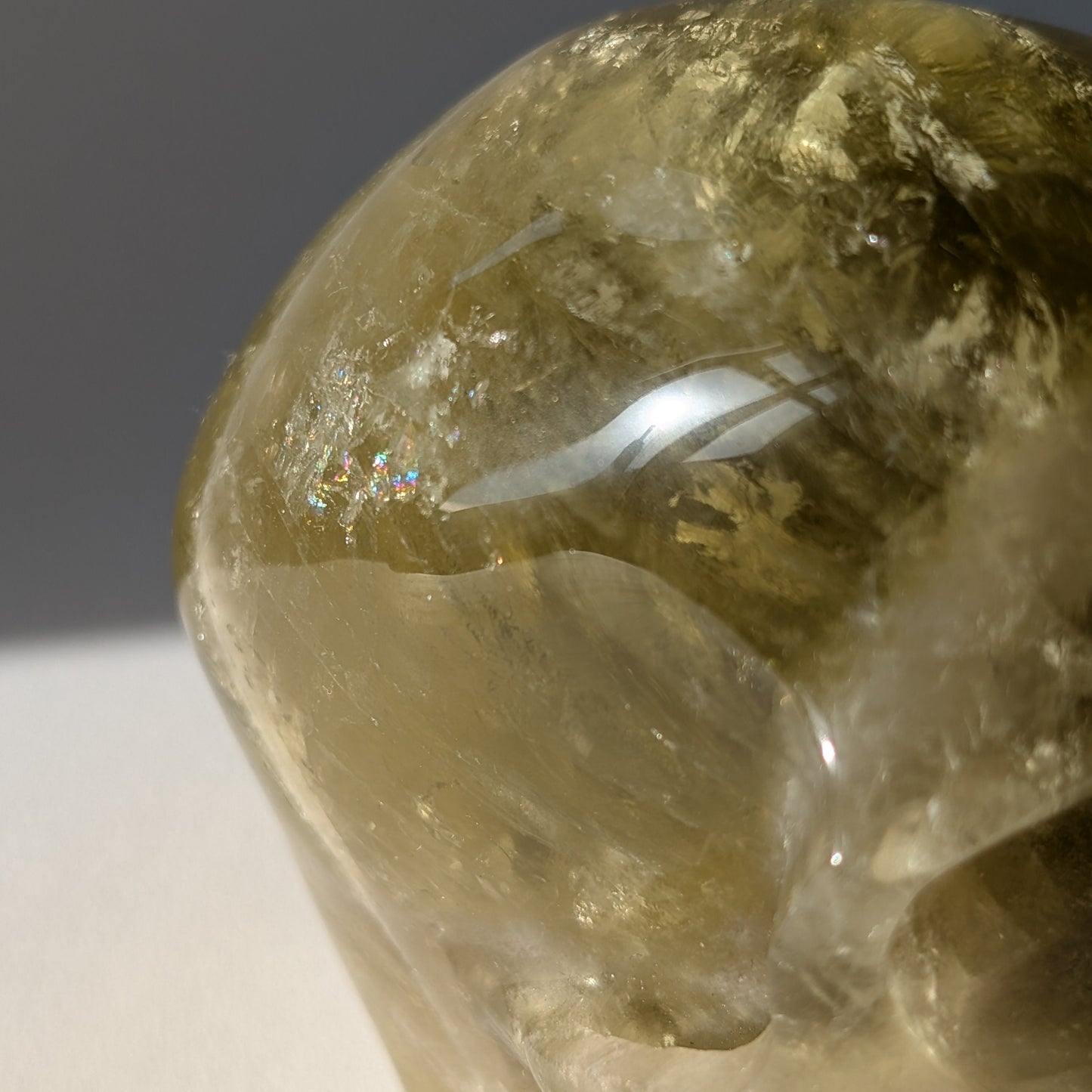 Großer Kristallschädel "Talia" (1.24kg) aus leuchtend goldgelbem Honigcalcit.