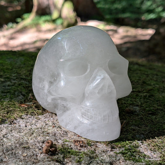 Kristallschädel "Ahnengeist" aus milchigem Quarz.