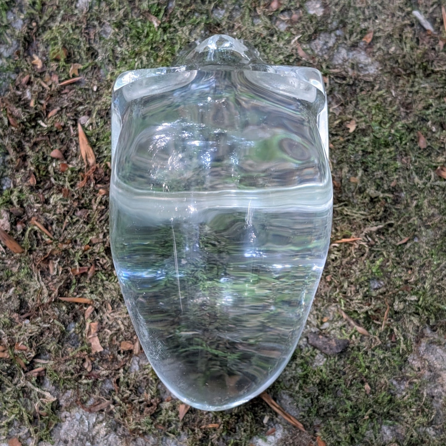 Kristallschädel "Glanz der Seele" aus klarem Quarzglas.