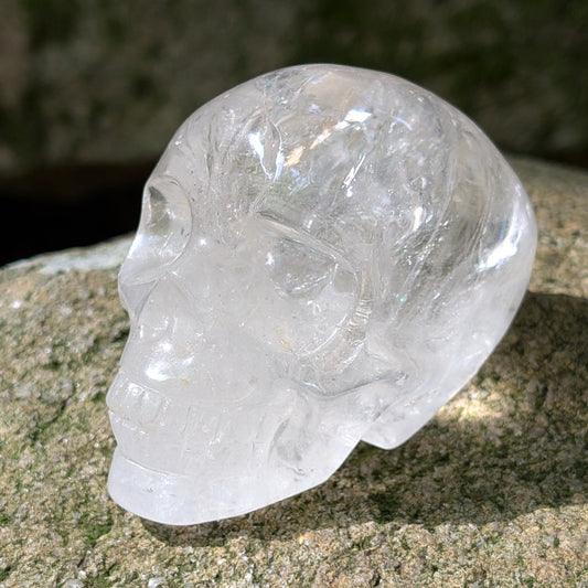 Kristallschädel "Meister des Lichts" aus klarem Bergkristall.