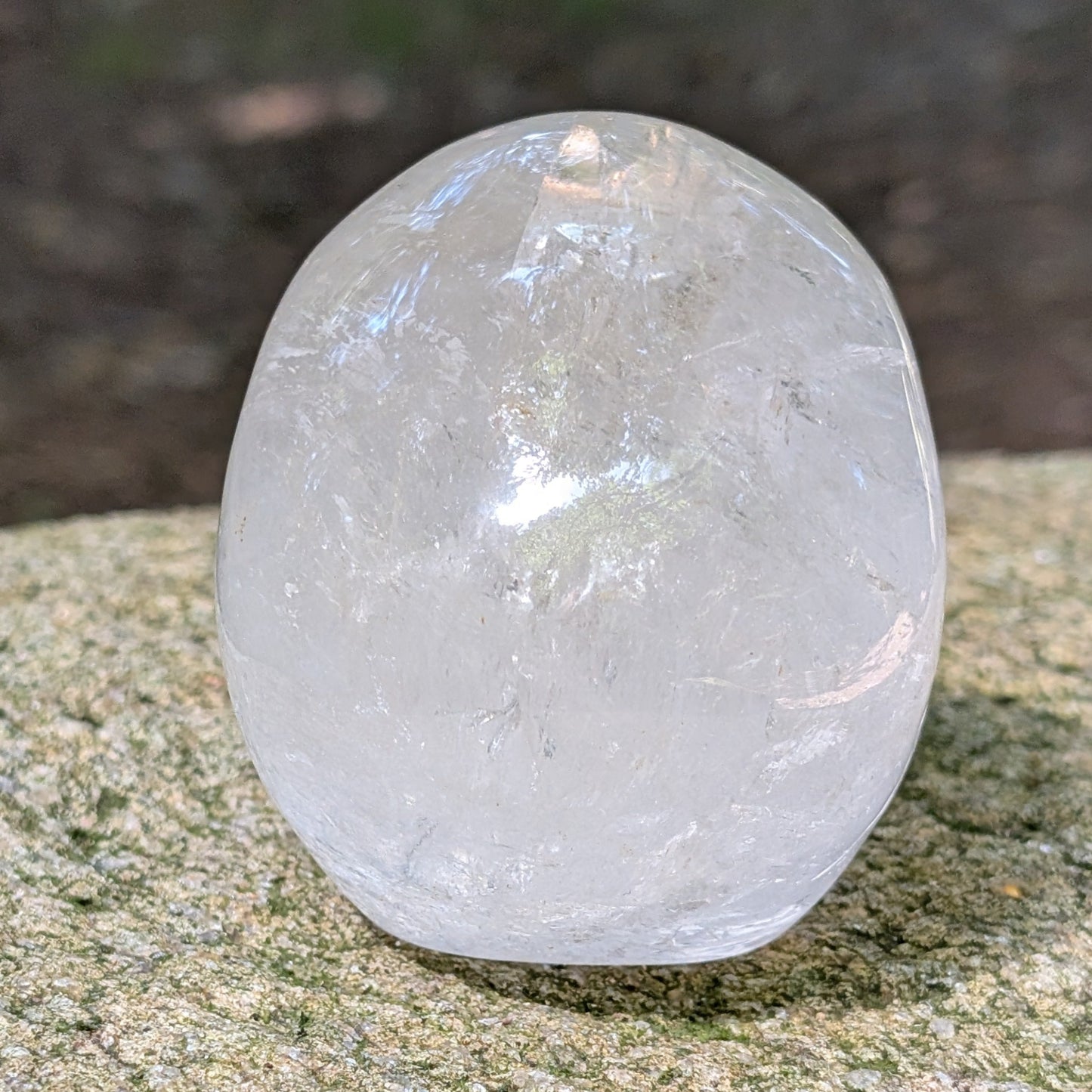 Kristallschädel "Meister des Lichts" aus klarem Bergkristall.