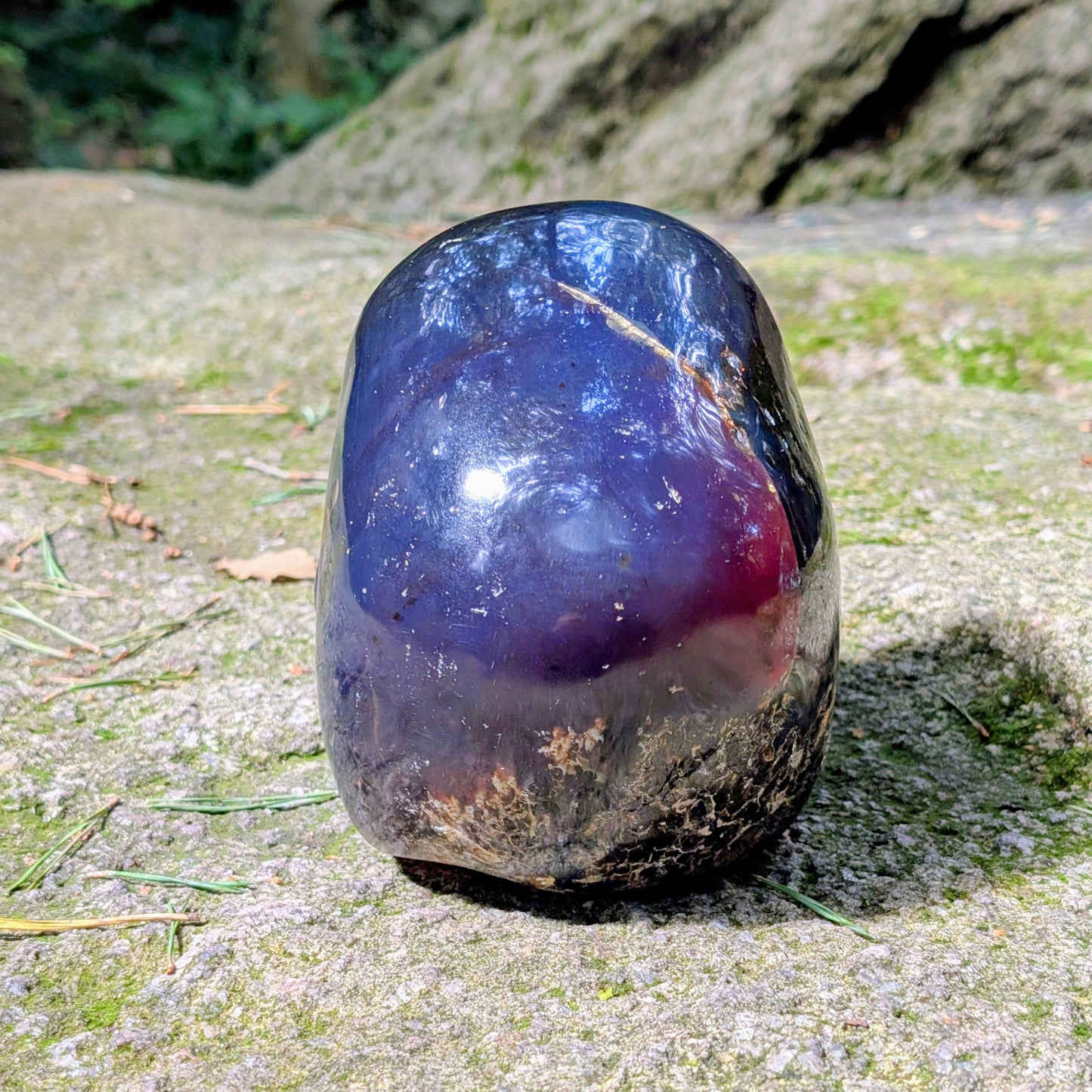Kristallschädel "Ozean-Mystiker" aus blauem Bernstein.