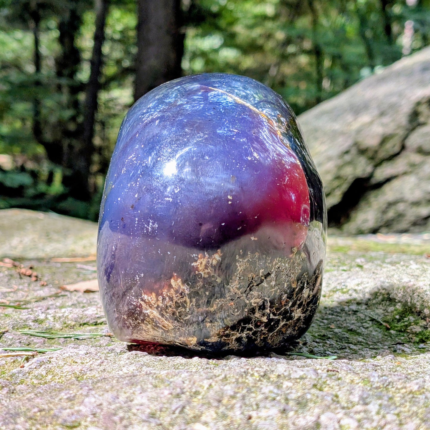 Kristallschädel "Ozean-Mystiker" aus blauem Bernstein.