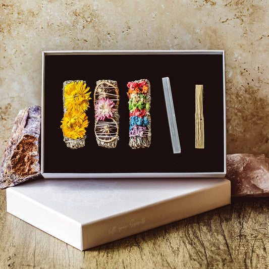 Mindful Living Co. Reinigungs- & Klärungs-Geschenkset mit Räucherbündeln, Selenitstab und Palo Santo.