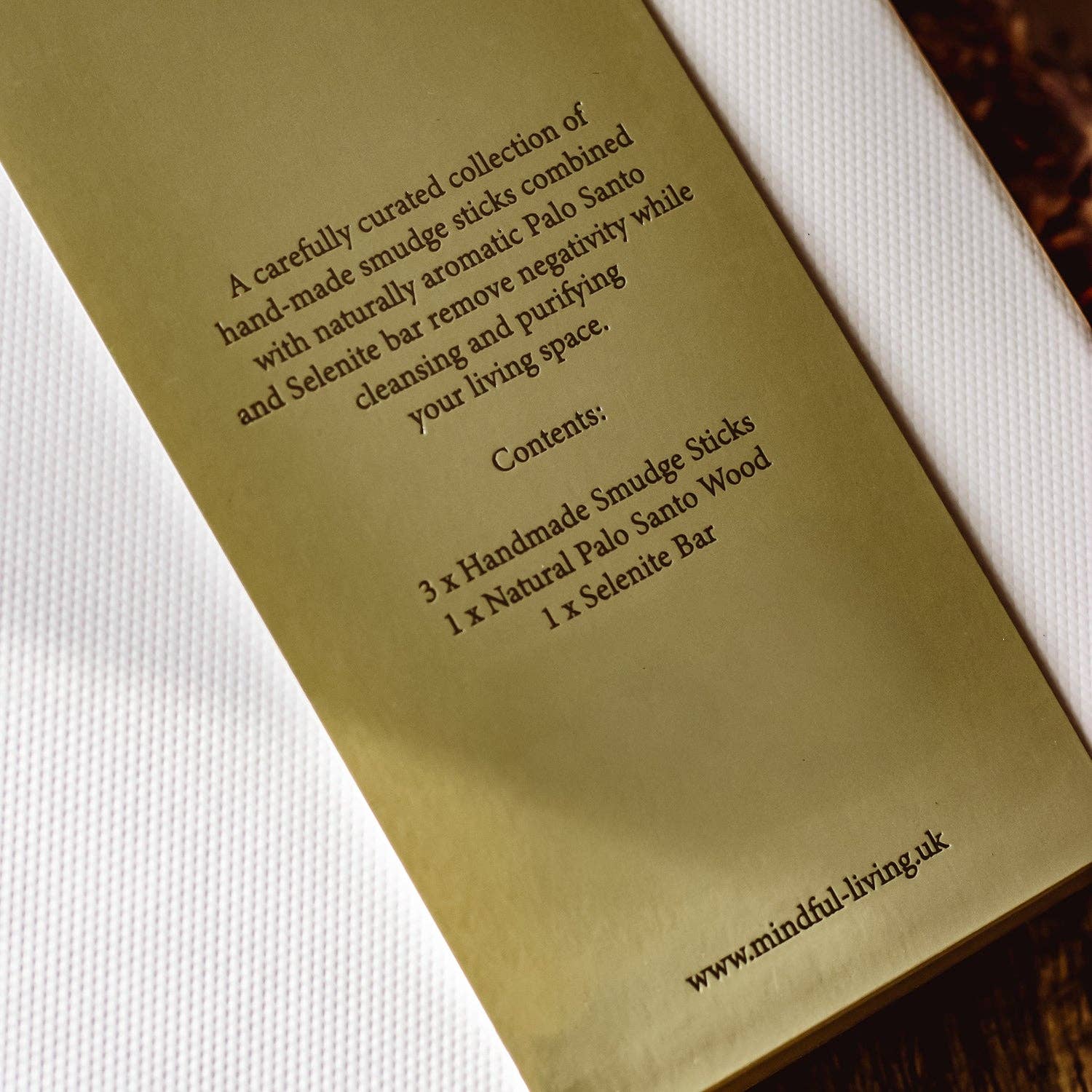 Mindful Living Co. Reinigungs- & Klärungs-Geschenkset mit Räucherbündeln, Selenitstab und Palo Santo.