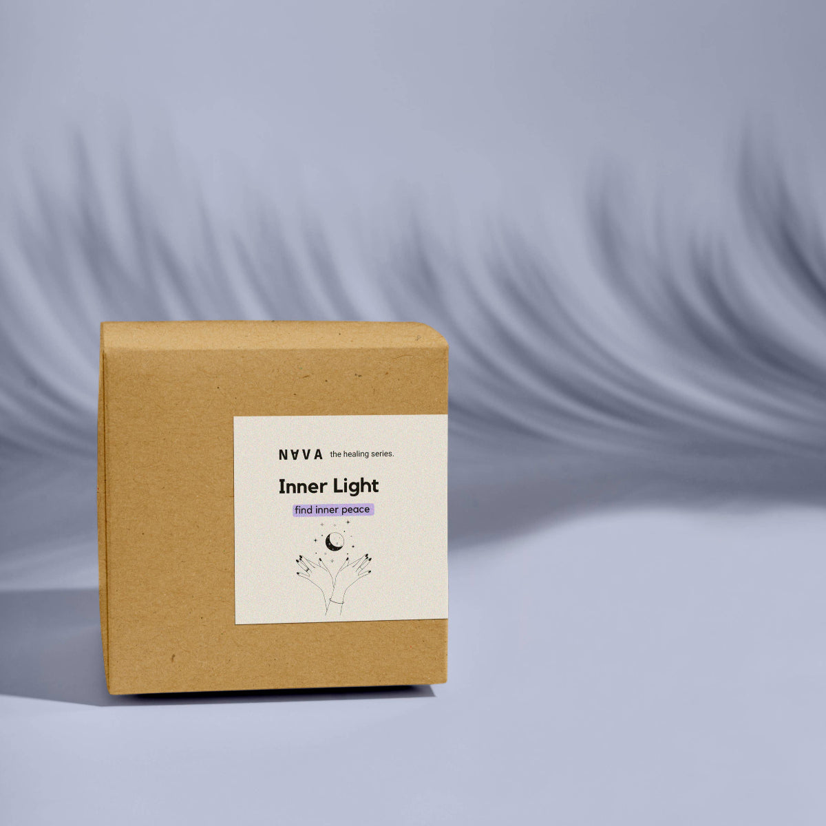 NAVA Bio-Sojakerze "Inneres Licht" mit Lavendel & Vanille, handgegossen in Berlin.