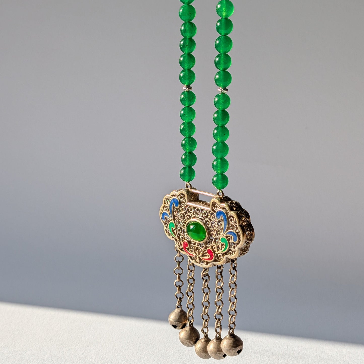 Smaragd Halskette Ruyi Schloss Anhänger Qing Dynastie Klangschloss Glöckchen Temple of Desire