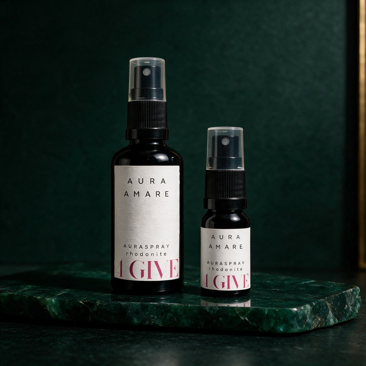 Auraspray 4GIVE in 50 ml und 10 ml im Größenvergleich