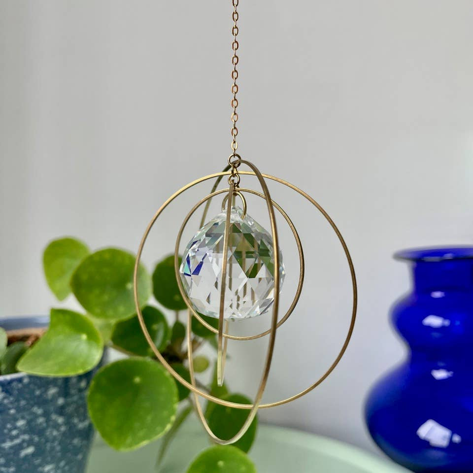 von Lani Suncatcher Circles aus Kristallglas und Messing.