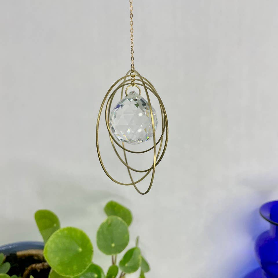 von Lani Suncatcher Circles aus Kristallglas und Messing.