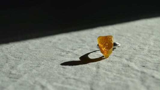 Bernstein reinigen & aufladen: Die ultimative Anleitung