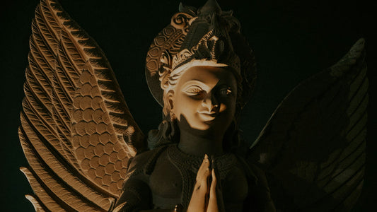 Engel des Ostens: Himmlische Wesen in Hinduismus und Buddhismus.