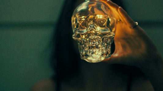 Kristallschädel aktivieren: Eine einfache Schritt-für-Schritt Anleitung