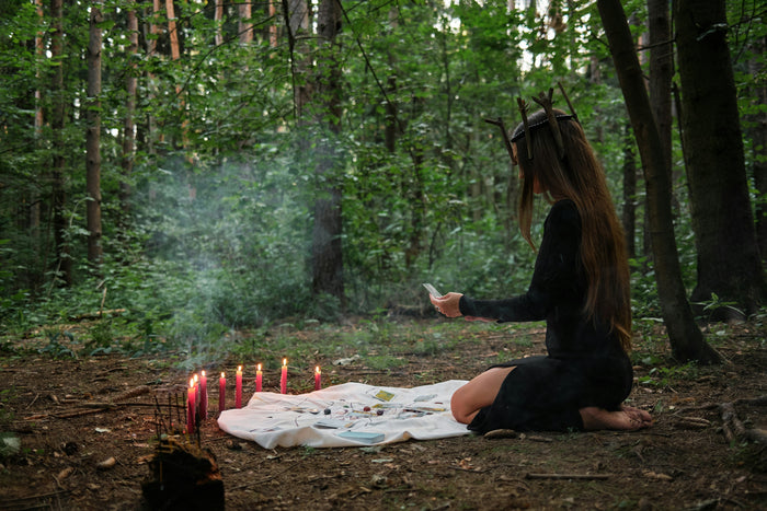 Magische Praktiken für Anfänger: Rituale, Zauber und Werkzeuge