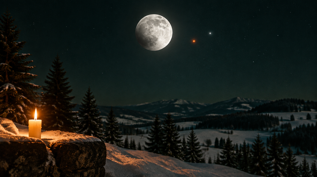 Vollmond mit grauem Halbschatten am Rand über verschneiter Hügellandschaft, daneben der rote Mars, vorn eine Kerze – Mondfinsternis 21. Februar 2027