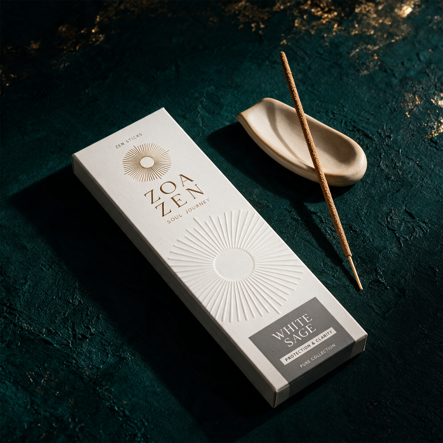 White Sage Zen Sticks | WeiÃŸer Salbei & Palo Santo RÃ¤ucherstÃ¤bchen â€“ alternative Produktansicht vor tiefem SmaragdgrÃ¼n