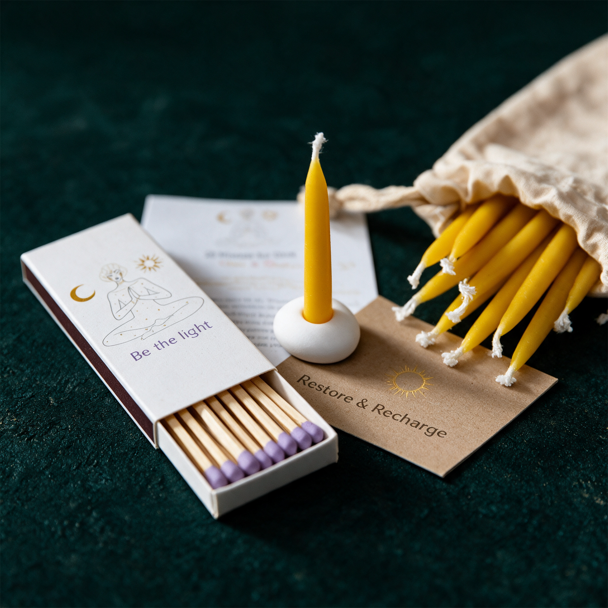 20 Minuten fÃ¼r Dich: Calm & Clarity | Ritual-Set â€“ Detailansicht vor tiefem SmaragdgrÃ¼n