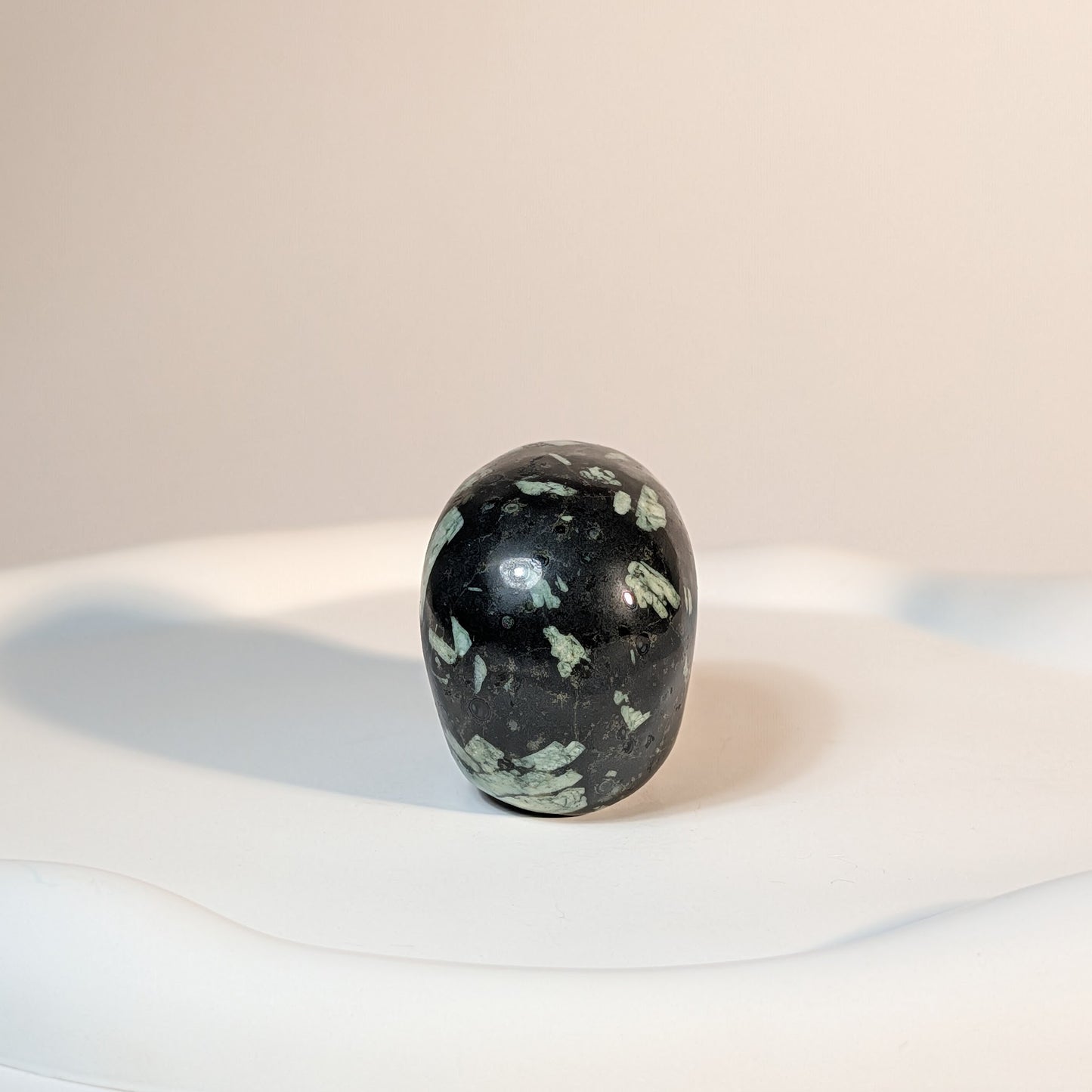 Kristallschädel Dracon Lakelandite Rück
