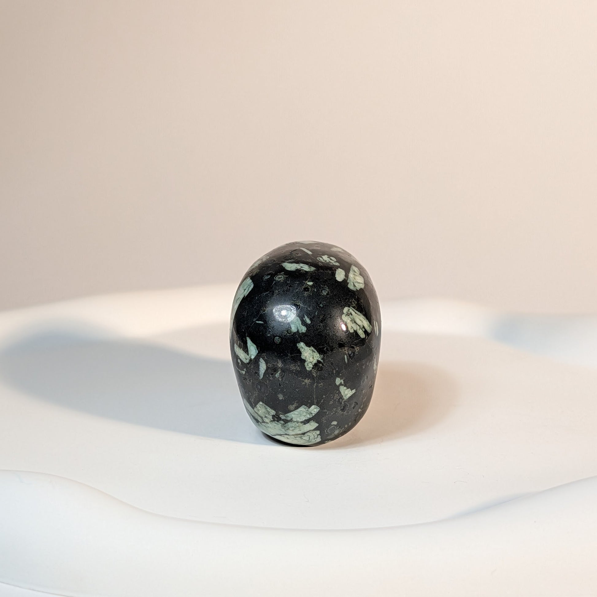 Kristallschädel Dracon Lakelandite Rück