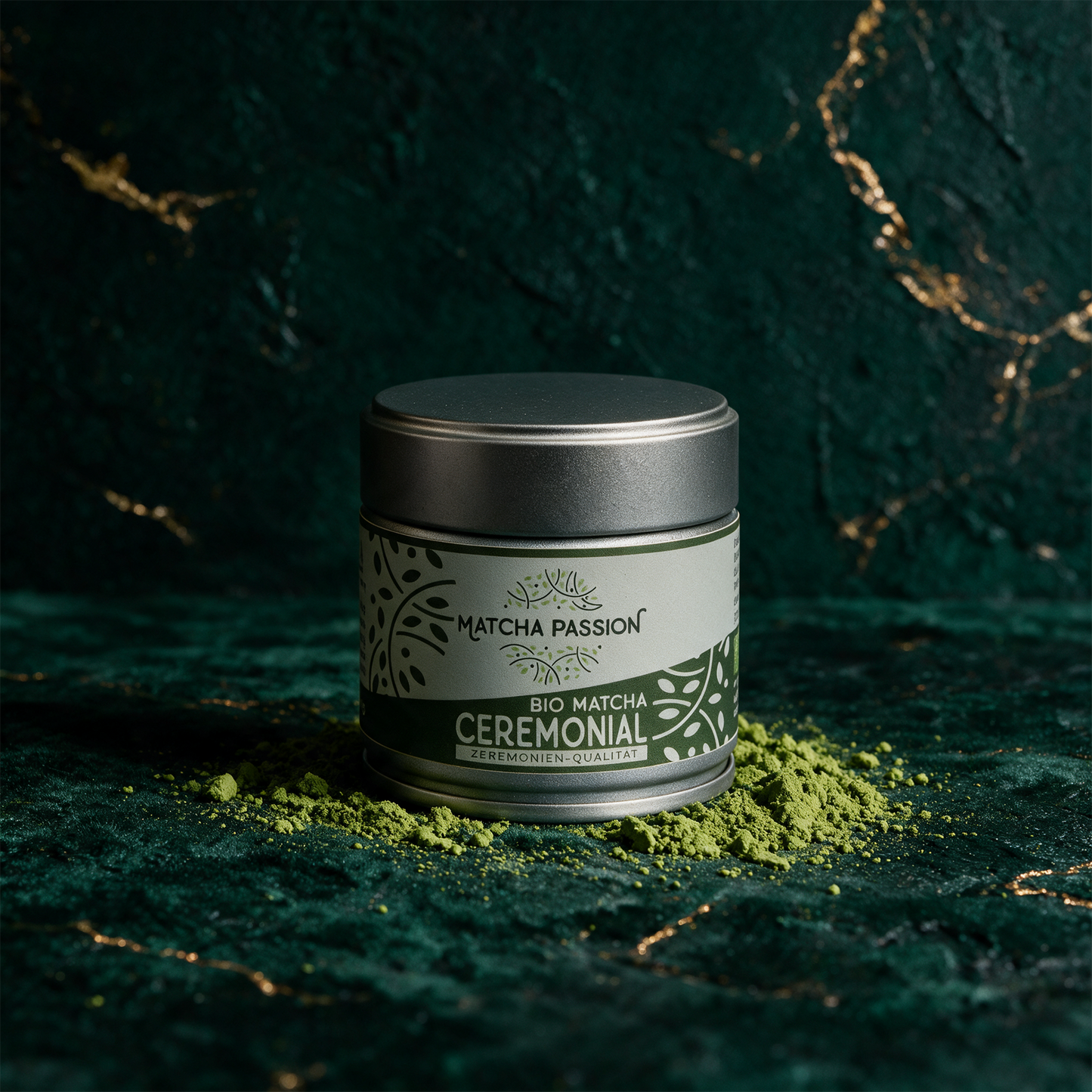 Bio Matcha Ceremonial in der Anwendung mit Matchaschale