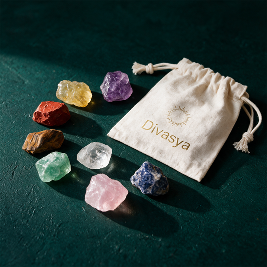 Chakra Steine Set | 8 echte Rohsteine fÃ¼r Meditation & Energiearbeit â€“ Anwendung vor tiefem SmaragdgrÃ¼n