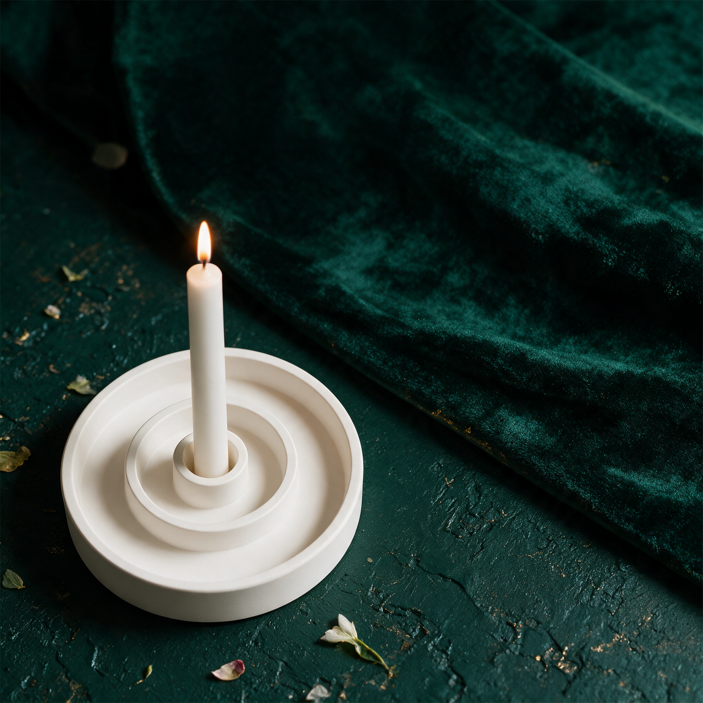 Altar der Stille â€“ Ritualteller fÃ¼r Kerzen & besondere Momente â€“ alternative Produktansicht vor tiefem SmaragdgrÃ¼n