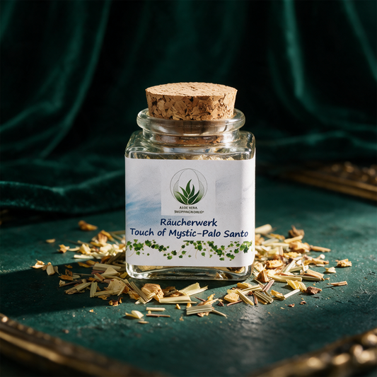 Räucherwerk "Touch of Mystic" Glas 50 ml – Produktansicht vor tiefem Smaragdgrün