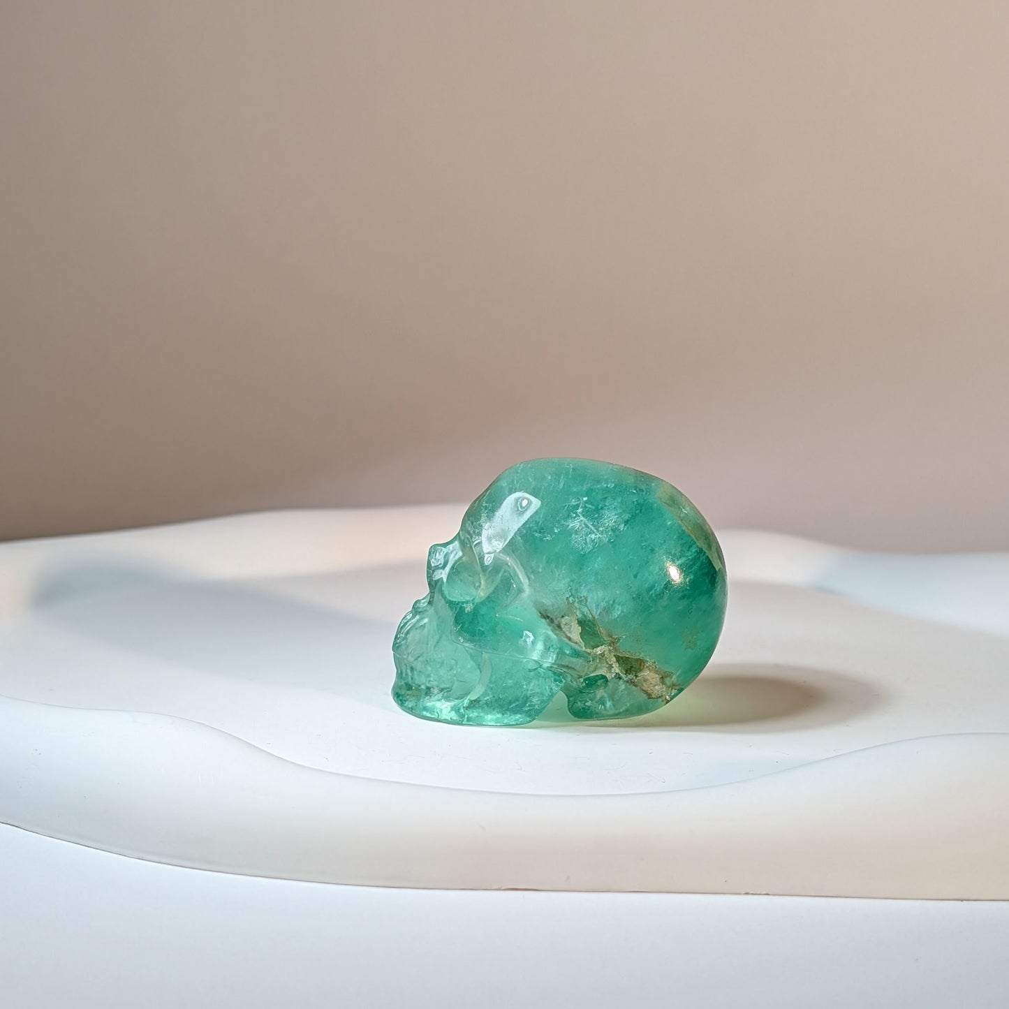 Kristallschädel Tiara Seite