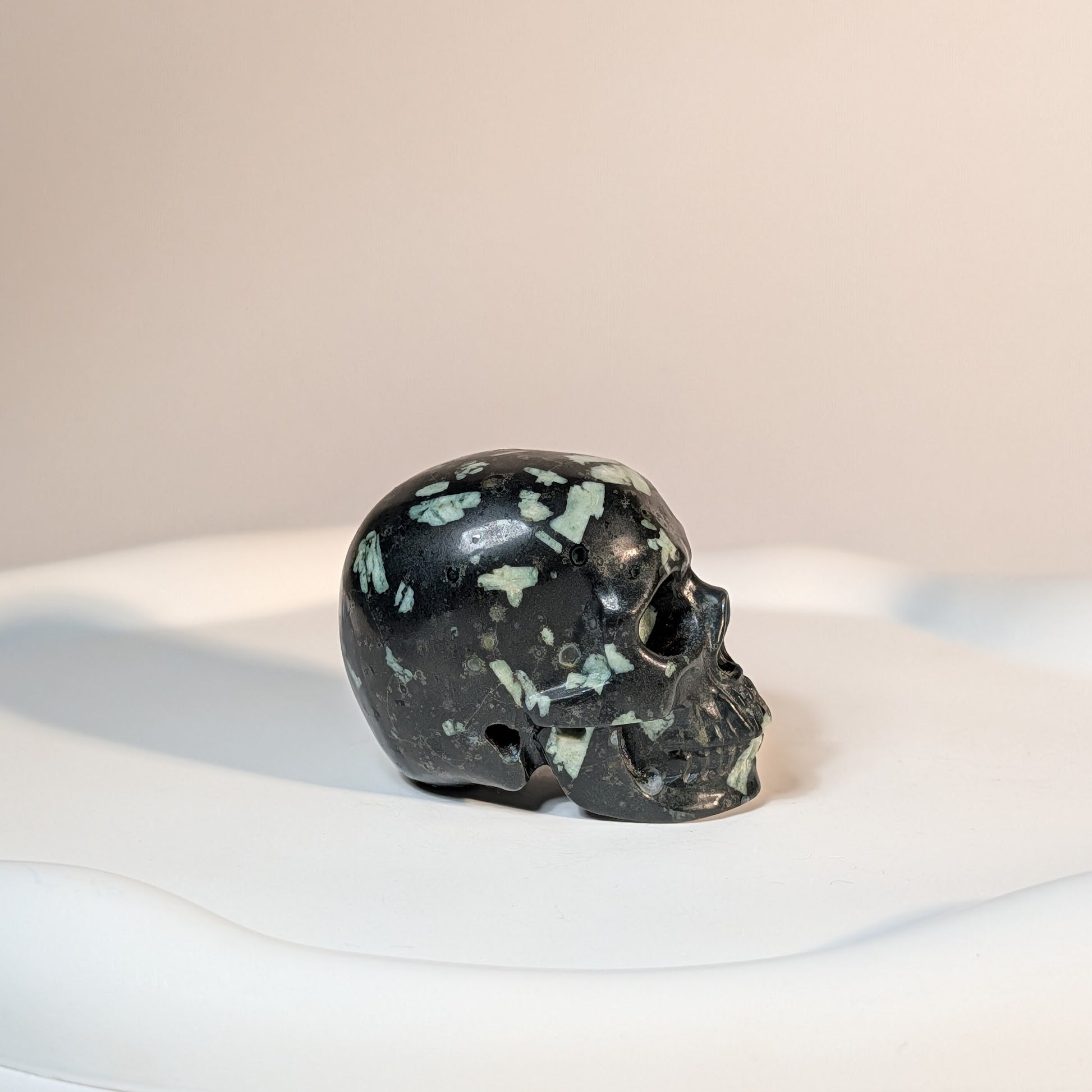 Kristallschädel Dracon Lakelandite Top
