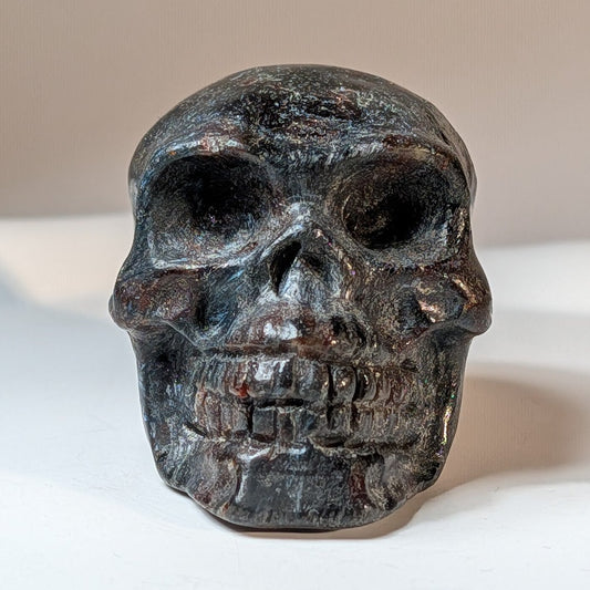 Kristallschädel Brandel Schwarzer Quarz 127g - Frontansicht