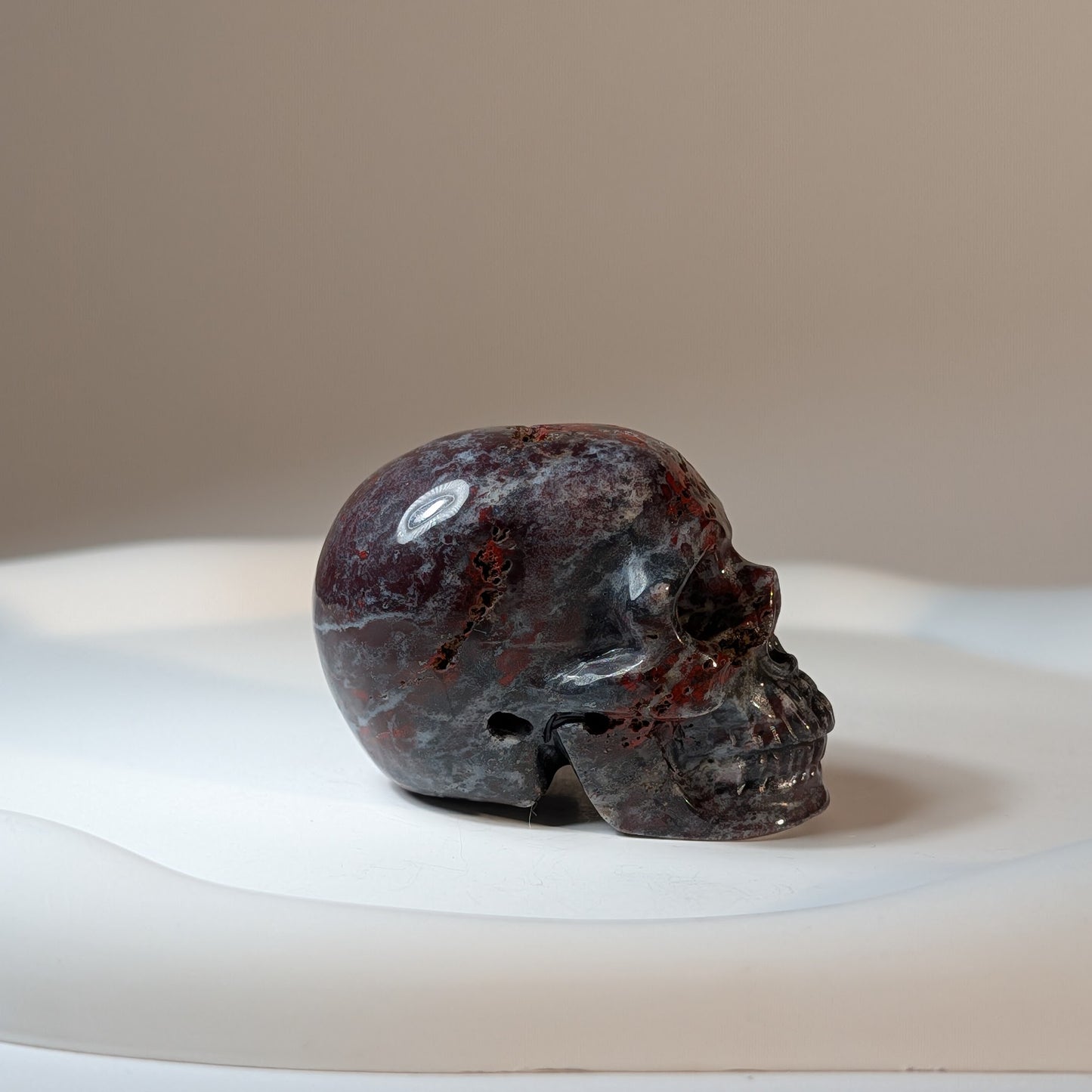 Kristallschädel Karel Brekzienjaspis Rückansicht