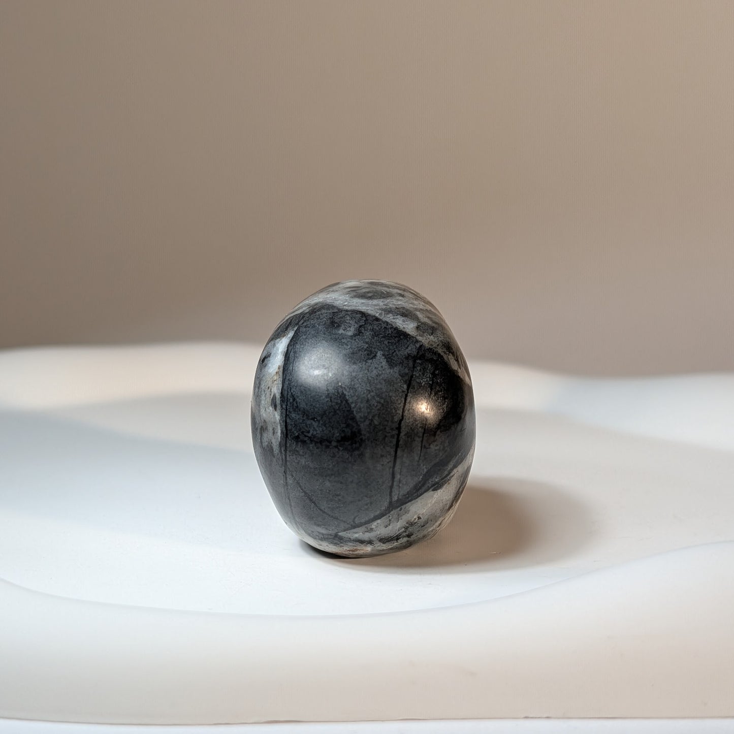 Kristallschädel Elijah Basalt 82g