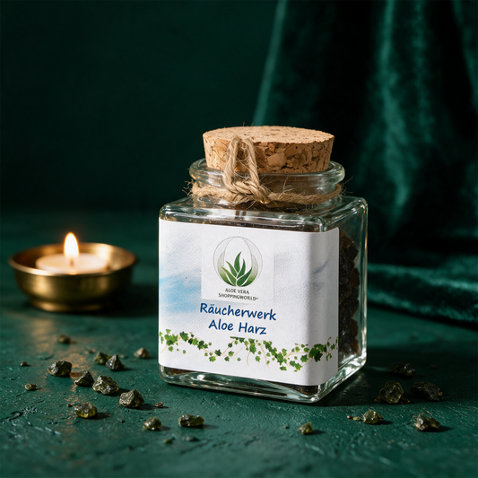 Räucherwerk "Aloe Harz" Glas 50 ml – Anwendung vor tiefem Smaragdgrün