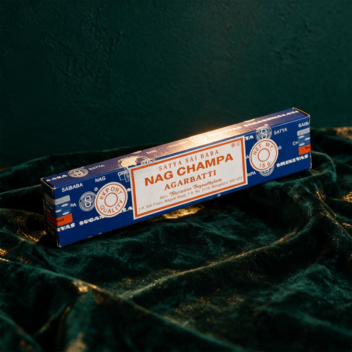 Original Nag Champa – alternative Produktansicht vor tiefem Smaragdgrün