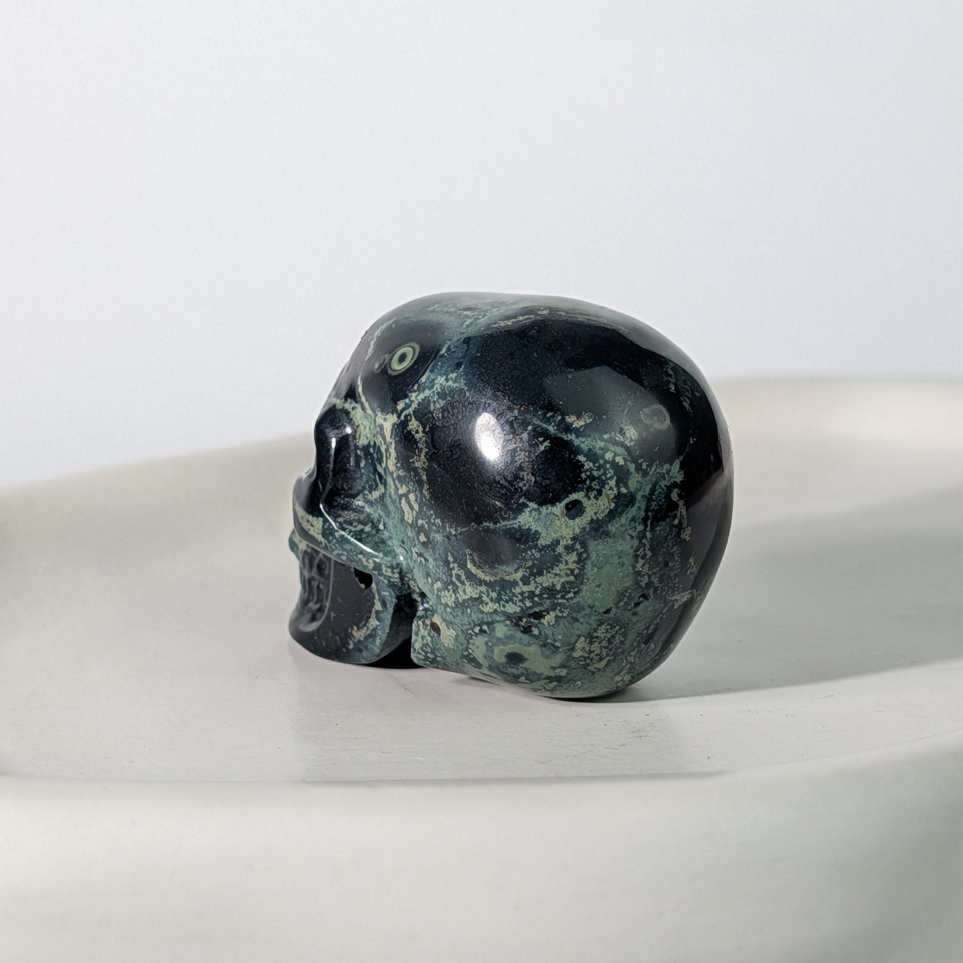 Gemusterter Kristallschädel Illirias Rhyolith 94g