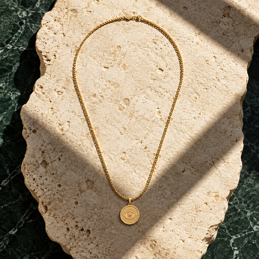 Akitsune Astra Kette Gold, 70 cm, Münzanhänger mit Allsehendem Auge