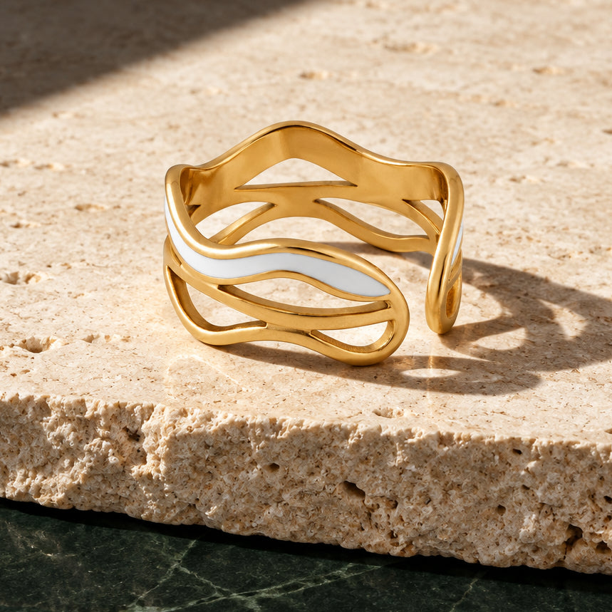 Offener Devotion Ring von Akitsune in Gold, Seitenansicht