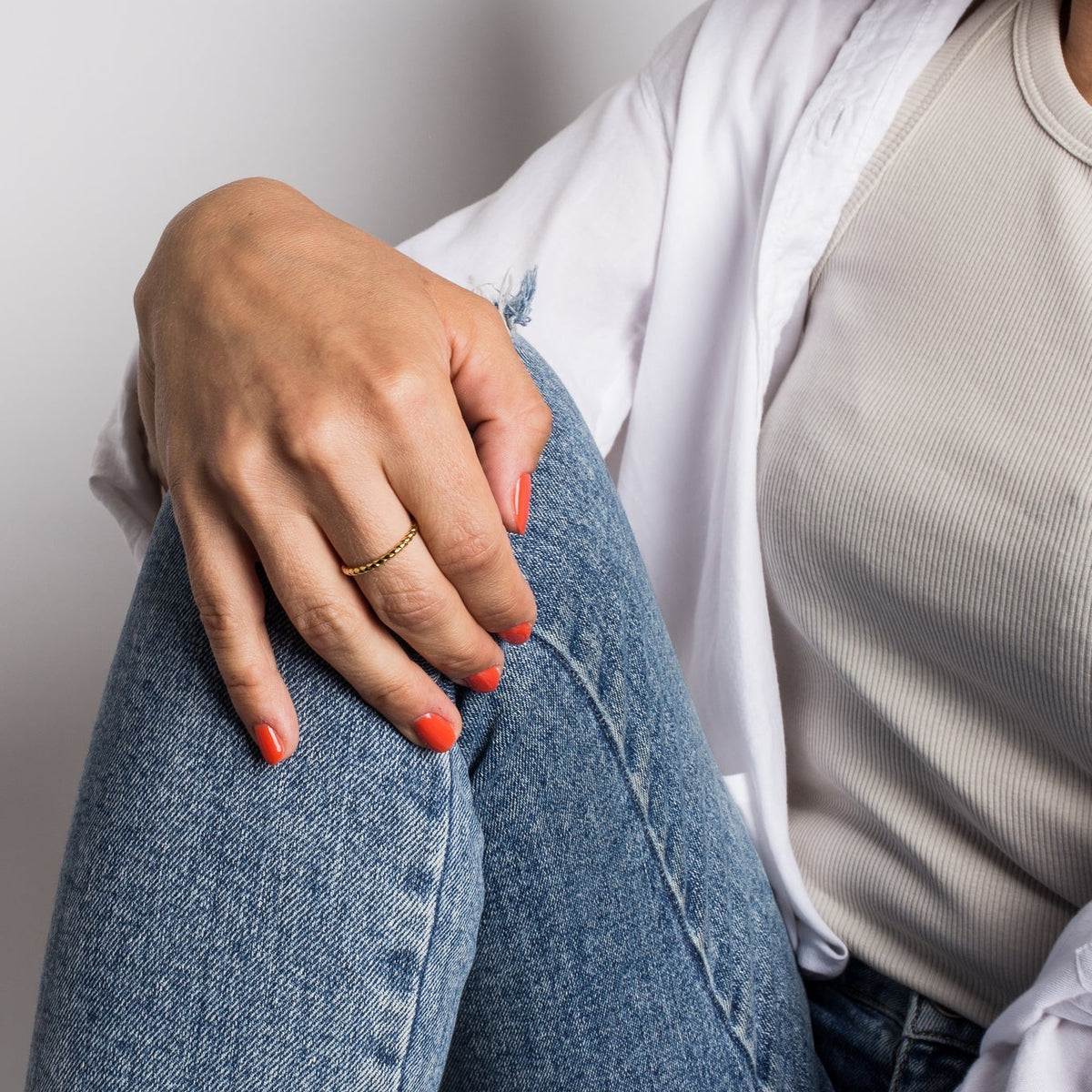 Goldfarbener Euphoria Ring von Akitsune, Tragebild