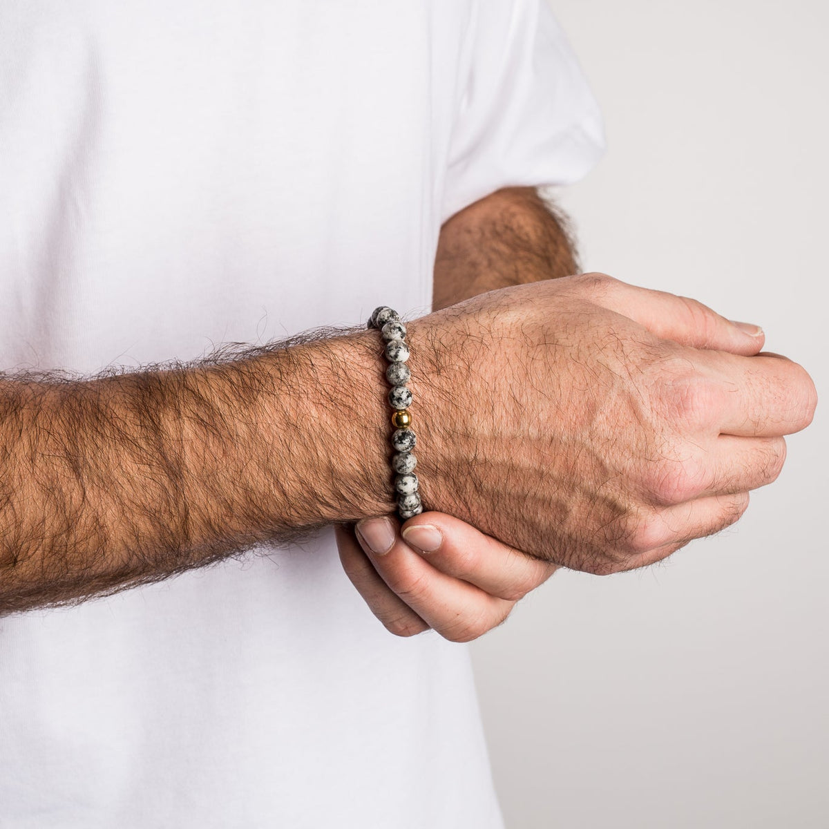 Akitsune Globae Perlenarmband Marble Grey, seitliche Ansicht