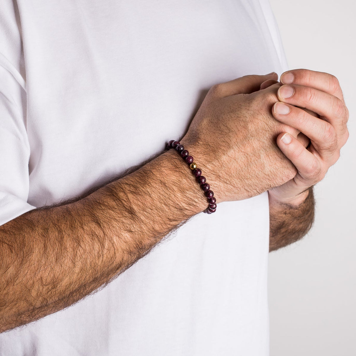 Globae Armband von Akitsune in Marble Red, Detailansicht der 8-mm-Perlen